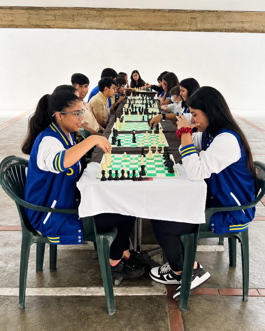 Estudiantes del club de ajedrez del Colegio Promesas Patrias