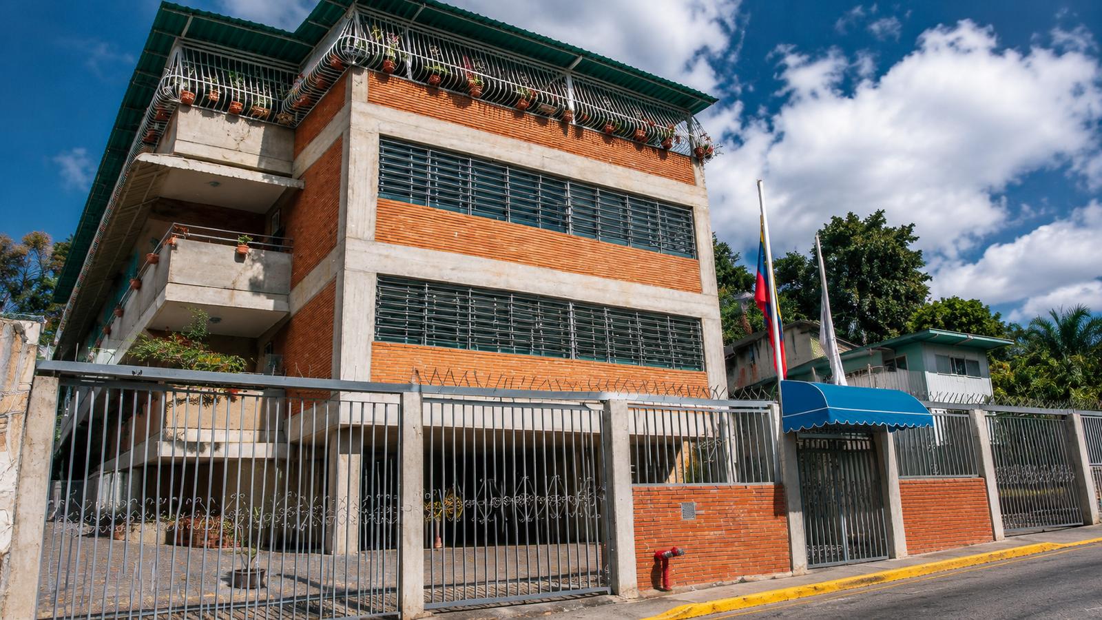 Fachada del Colegio Promesas Patrias en Colinas de Bello Monte